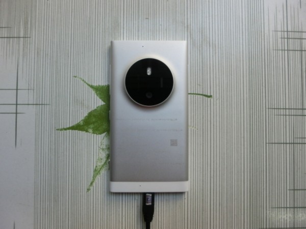 «Наследник» камерофона Lumia 1020 замечен на китайском аукционе
