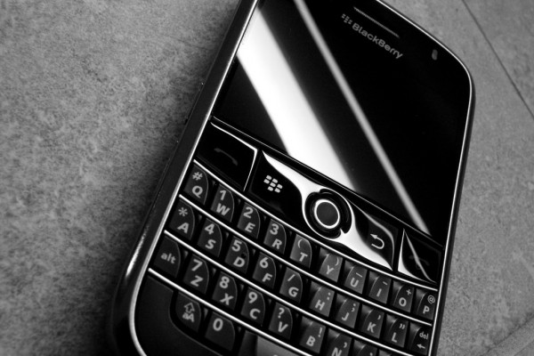 Телефоны BlackBerry спасли Sony от хакеров