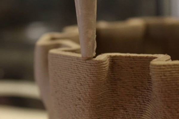 3D-принтер WASP создает дома из грязи