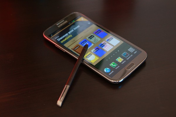 Samsung Galaxy Note II лучше бронежилета?