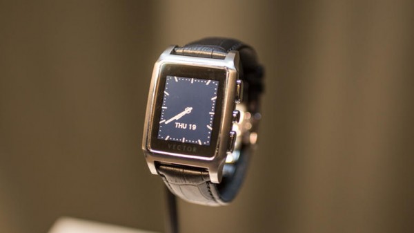 Смарт-часы Vector Watch работают месяц без подзарядки
