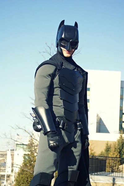 Самодельному костюму Бэтмена не страшны ножи