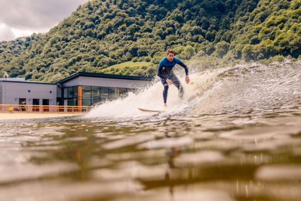 Surf Snowdonia — искусственная лагуна для серфинга