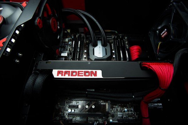 AMD представила самую мощную карту в мире — Radeon Pro Duo