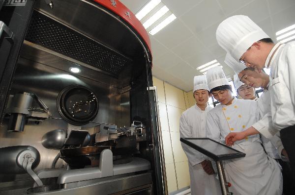 Робот-повар умеет готовить 600 блюд