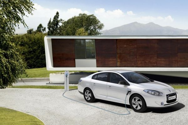 Renault: новые электромобили со съемными батареями