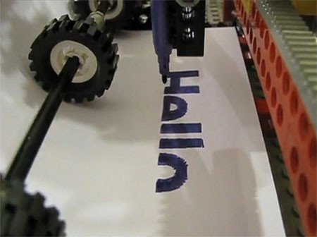 Принтер из Lego, печатает фломастером