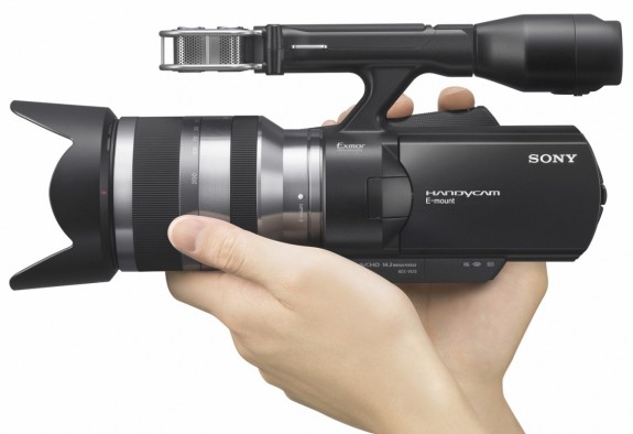 Любительская видеокамера Sony со сменными объективами