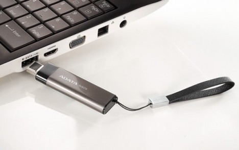 A-DATA N909– USB-флешка с eSATA-интерфейсом