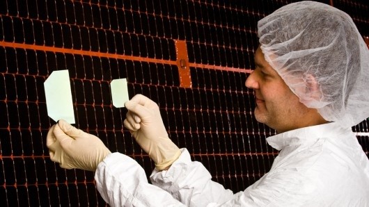 Boeing 
запускает солнечные ячейки с рекордным КПД