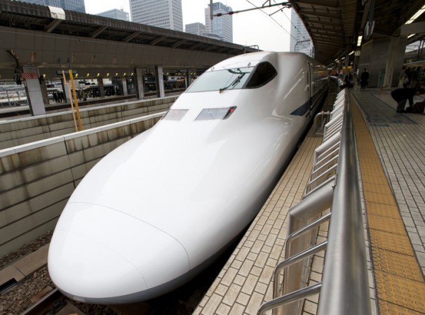 Японцы построят поезд, развивающий скорость 500 км/ч