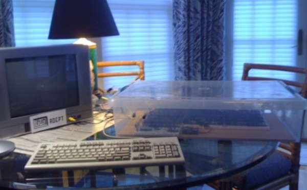 Старшеклассник собрал 8-битный компьютер с нуля, написал свою ОС и даже Pong