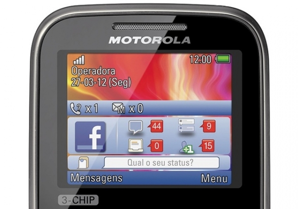 Motorola выпускает «трехсимовый» QWERTY-телефон для Бразилии