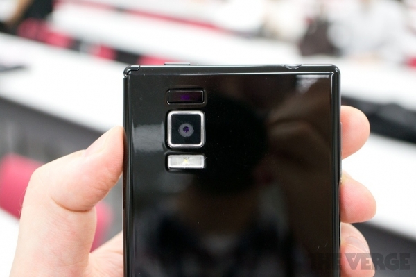 LG анонсирует четырехъядерный 1,5 ГГц супер-смартфон Optimus G