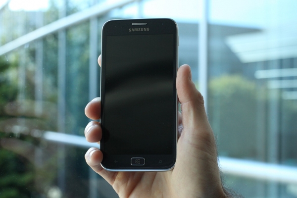 Samsung продемонстрировала первую трубку под Windows Phone 8 — ATIV S