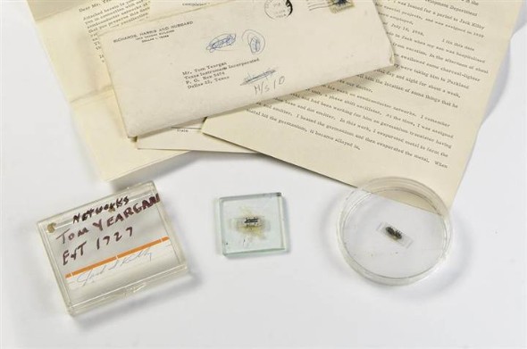 Первый в мире микрочип попал на аукцион, цена лота – 1 млн. долларов