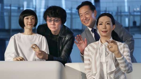 Семья из трех андроидов поселилась в японском музее Mираикан