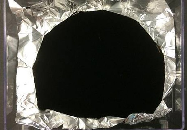 Создан самый темный материал на планете