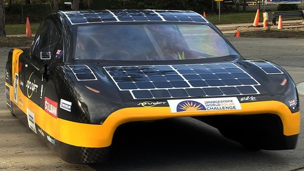 Автомобиль на солнечных батареях поставил рекорд скорости