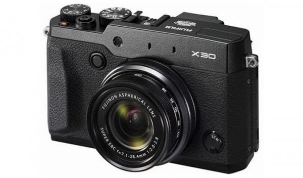 Fujifilm анонсировала компактную камеру X30