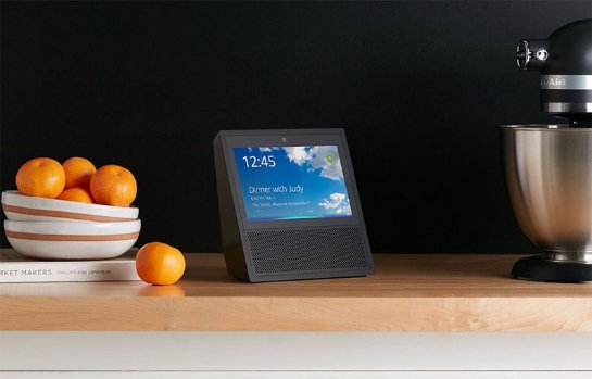 «Amazon» презентовала «умную» колонку с сенсорным экраном и голосовым помощником