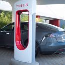 Tesla хочет перевести все зарядные станции на солнечную энергию