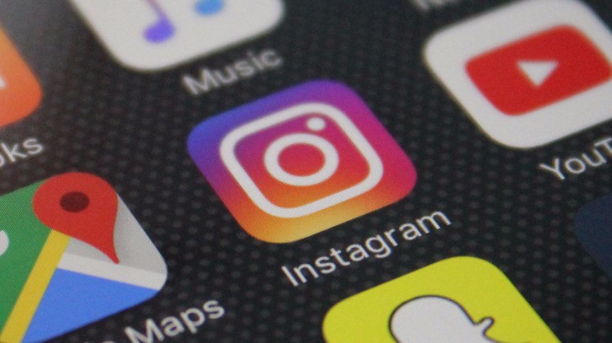 Instagram будет фильтровать оскорбительные слова и спам