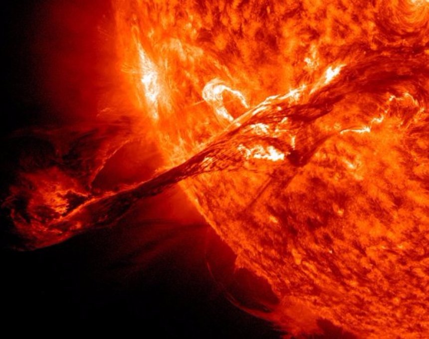 Земля под угрозой: гигантское пятно может потушить Солнце