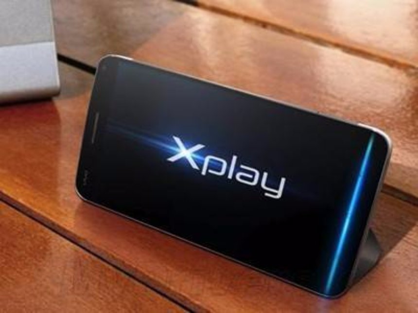 Представлен новый смартфон Vivo Xplay 7 с тремя камерами