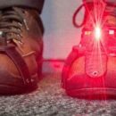 Обувь с лазером поможет страдающим болезнью Паркинсона