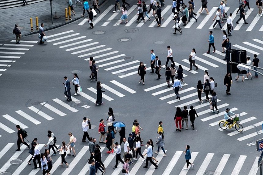 В Китае придумали интересный способ наказывать пешеходов-нарушителей