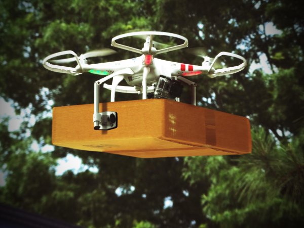В Amazon появятся дроны-кладовщики