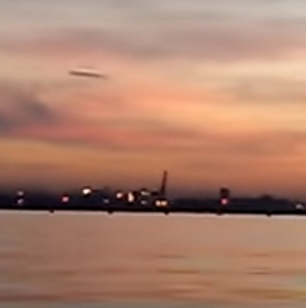 В небе над Одессой появился причудливый НЛО