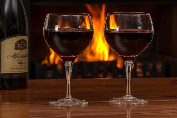 Ученые: Красное вино предотвращает развитие рака
