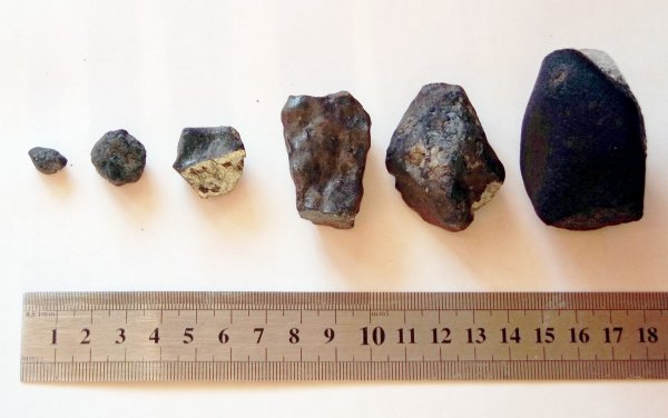 Сотрудники УрФУ доставили кусочки метеорита из Липецкой области в Екатеринбург