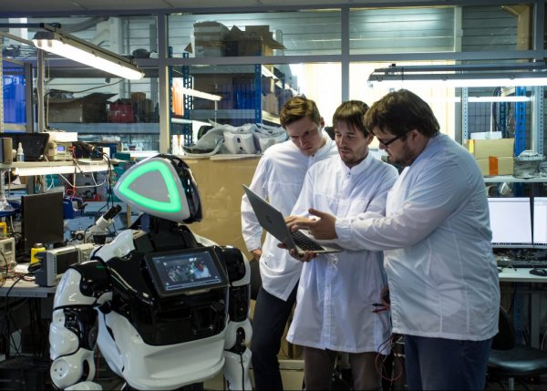Российские студенты будут изучать робототехнику с помощью Promobot