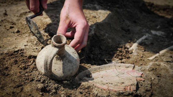 Китайские археологи нашли 136 древних гробниц