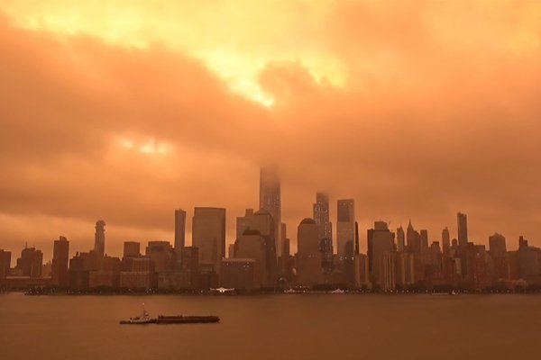 Настал апокалипсис: Кровавая Луна над Нью-Йорком появилась на сутки раньше