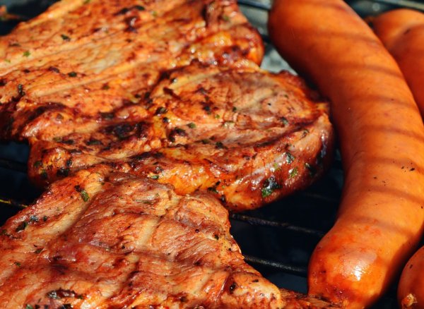 Эксперты предупредили о рисках популярной мясной диеты