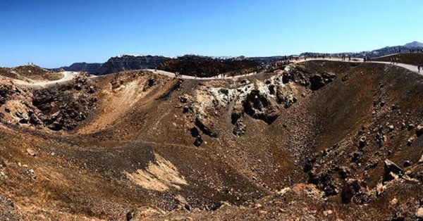 Ученые «сдвинули» дату извержения вулкана Санторин на век