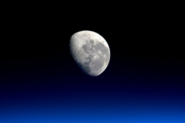 Ученые: Пришельцы помешали астронавтам взорвать атомное оружие на Луне