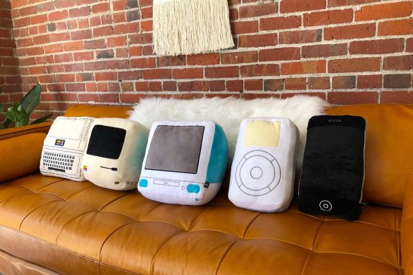 Throwboy создали подушки для поклонников техники Apple