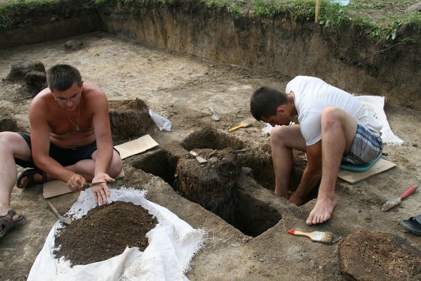 Средневековую усадьбу кочевников раскопали на территории Азова