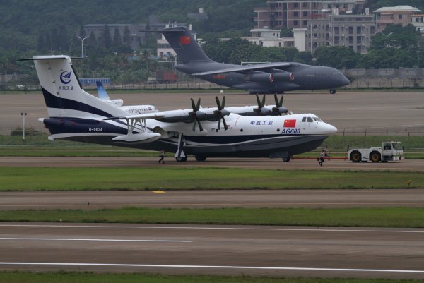 Крупнейший в мире самолёт-амфибию AG600 испытали в Китае