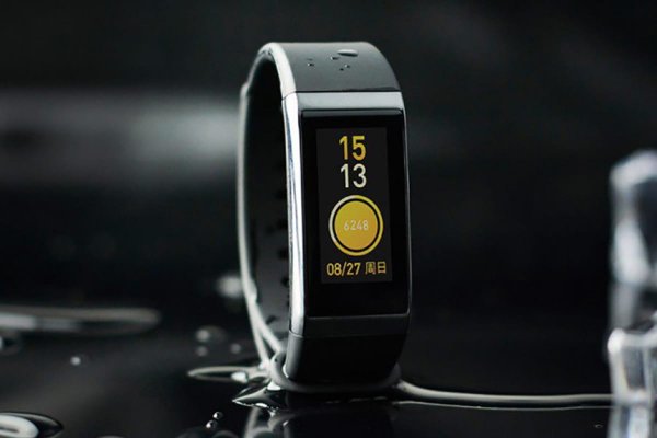 На рынок выходит фитнес-браслет Xiaomi Mi Band с модулем NFC
