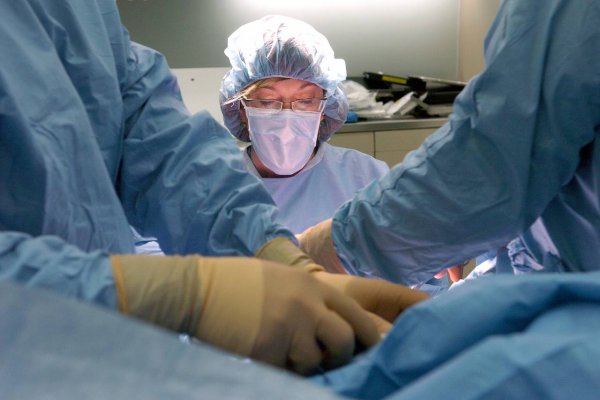 В московской больнице хирурги прооперировали девушку без половых органов
