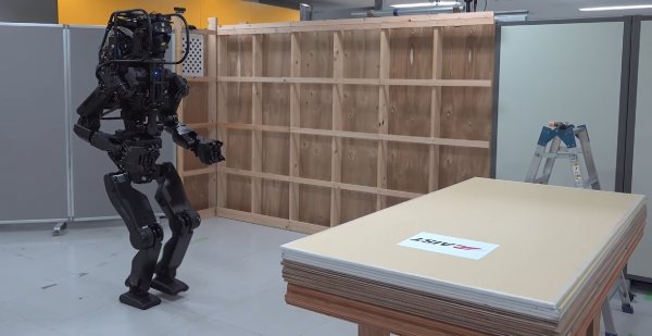 В Японии создали робота-гуманоида для строительства