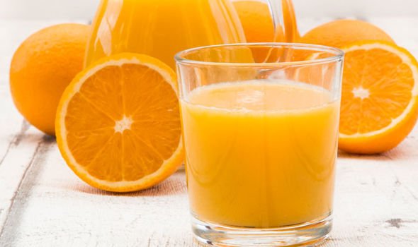 Апельсиновый сок снимает воспаление горла и головную боль – медики