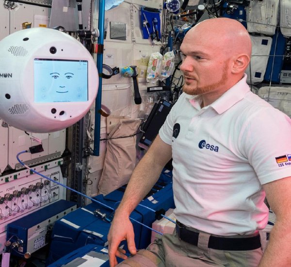 Робот-помощник CIMON удачно прошел первые испытания на МКС