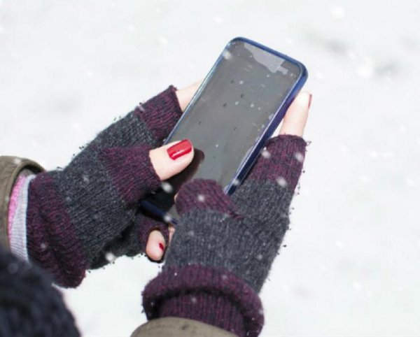Эксперты рассказали, как бороться с быстрой разрядкой смартфона на морозе